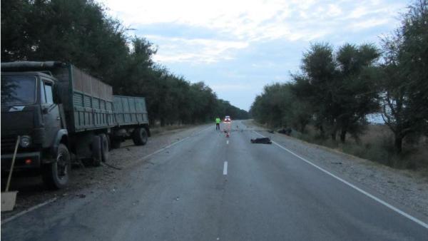 На Ставрополье легковушка протаранила грузовик и вылетела в кювет